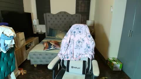 Snapshot of greta_v chatting on 11-19-25, 08:03 greta_v online show from 11-19-25, 08:03