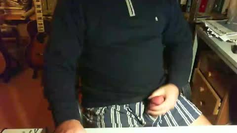 Snapshot of greyhounddog chatting on 01-11-25, 08:43 greyhounddog online show from 01-11-25, 08:43