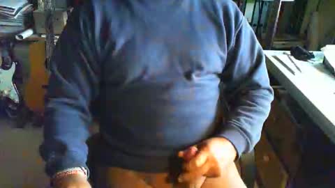 Snapshot of greyhounddog chatting on 09-24-25, 07:55 greyhounddog online show from 09-24-25, 07:55