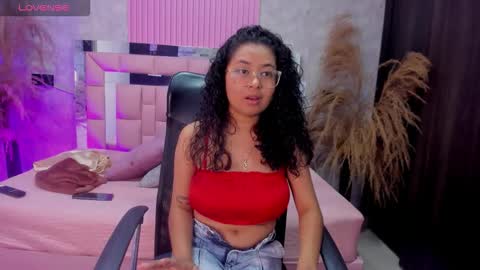 Snapshot of griselle_rousse chatting on 10-17-25, 07:27 online show from 10-17-25, 07:27