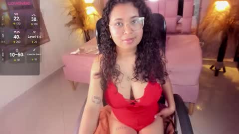 Snapshot of griselle_rousse chatting on 10-19-25, 04:18 online show from 10-19-25, 04:18