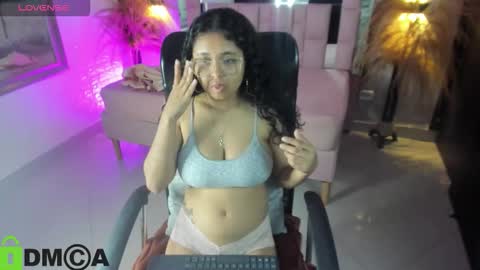 Snapshot of griselle_rousse chatting on 11-12-25, 09:03 online show from 11-12-25, 09:03