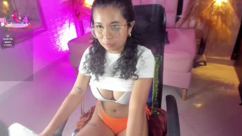Snapshot of griselle_rousse chatting on 11-27-25, 08:00 online show from 11-27-25, 08:00