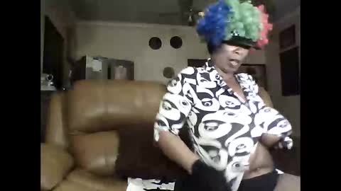 Snapshot of gucci_bx chatting on 10-15-25, 12:11 gucci-bx online show from 10-15-25, 12:11