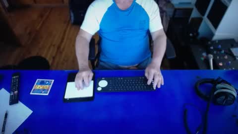 guesswhatigot2 online show from 11-16-25, 01:44