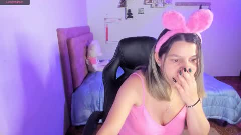 Hello Im Julieta Im 25 years old welcome to my room have fun and be happy. online show from 10-14-25, 01:28