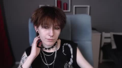 Snapshot of guitarandangell chatting on 11-11-25, 05:40 guitarandangell online show from 11-11-25, 05:40