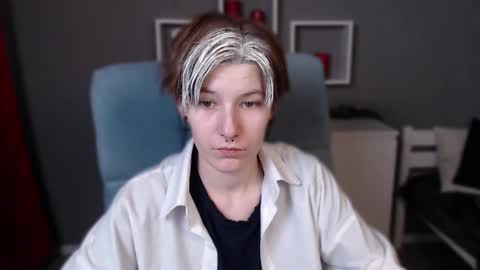 Snapshot of guitarandangell chatting on 11-17-25, 04:07 guitarandangell online show from 11-17-25, 04:07