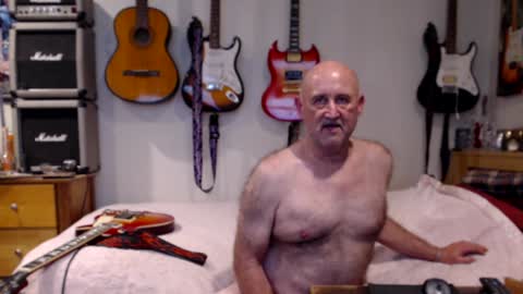 Snapshot of guitarsexgod chatting on 01-17-25, 09:17 Mario online show from 01-17-25, 09:17