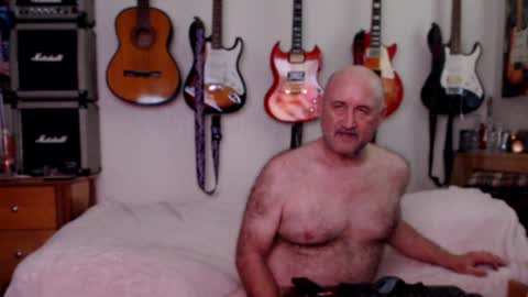 Snapshot of guitarsexgod chatting on 01-18-25, 09:34 Mario online show from 01-18-25, 09:34
