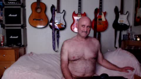 Snapshot of guitarsexgod chatting on 01-19-25, 03:39 Mario online show from 01-19-25, 03:39