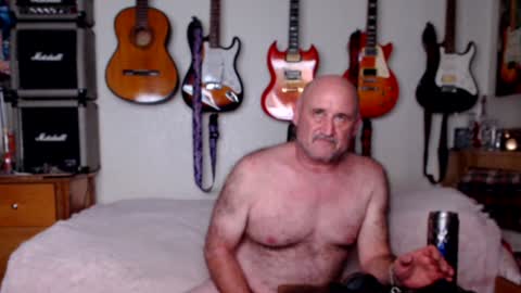 Snapshot of guitarsexgod chatting on 01-19-25, 06:42 Mario online show from 01-19-25, 06:42