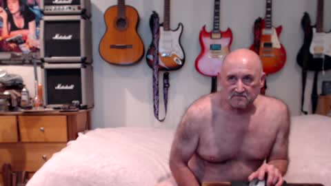 Snapshot of guitarsexgod chatting on 01-20-25, 03:50 Mario online show from 01-20-25, 03:50