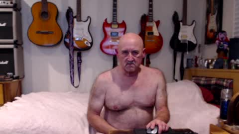 Snapshot of guitarsexgod chatting on 01-21-25, 08:41 Mario online show from 01-21-25, 08:41
