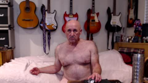 Snapshot of guitarsexgod chatting on 01-21-25, 02:48 Mario online show from 01-21-25, 02:48
