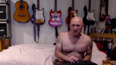 Snapshot of guitarsexgod chatting on 01-22-25, 02:59 Mario online show from 01-22-25, 02:59