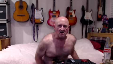 Snapshot of guitarsexgod chatting on 01-22-25, 05:59 Mario online show from 01-22-25, 05:59