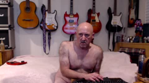 Snapshot of guitarsexgod chatting on 01-23-25, 07:22 Mario online show from 01-23-25, 07:22