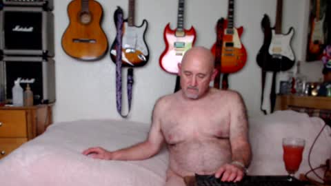 Snapshot of guitarsexgod chatting on 01-25-25, 10:51 Mario online show from 01-25-25, 10:51