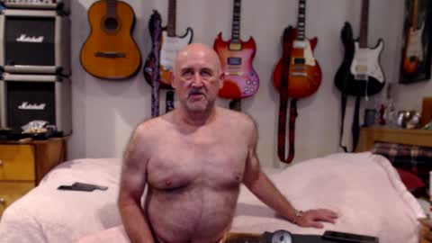 Snapshot of guitarsexgod chatting on 01-28-25, 08:04 Mario online show from 01-28-25, 08:04