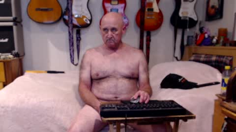 Snapshot of guitarsexgod chatting on 02-04-25, 06:25 Mario online show from 02-04-25, 06:25