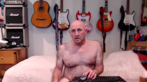 Snapshot of guitarsexgod chatting on 02-12-25, 08:40 Mario online show from 02-12-25, 08:40