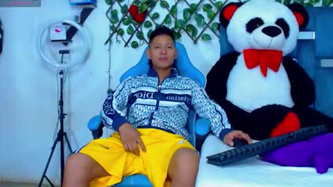 Hakim online show from 01-18-26, 02:21