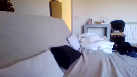 Snapshot of guy2015big chatting on 11-28-25, 09:56 Flo online show from 11-28-25, 09:56