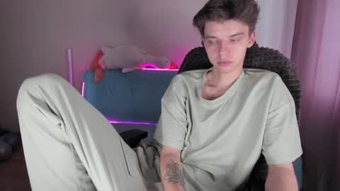 guy_liam1 online show from 10-15-25, 08:25