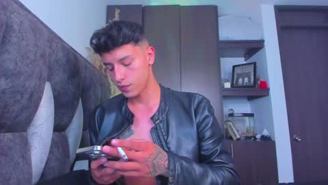 Snapshot of guy_twinks chatting on 01-12-25, 02:03 Gabriel online show from 01-12-25, 02:03