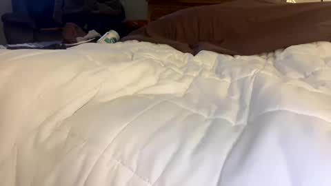 Snapshot of guyatx chatting on 10-15-25, 04:23 guyatx online show from 10-15-25, 04:23