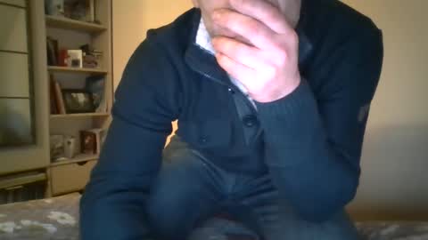 Snapshot of guywa chatting on 01-11-25, 06:44 Drake online show from 01-11-25, 06:44