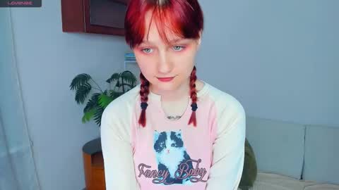 Kelly  Lilly online show from 11-26-25, 06:42