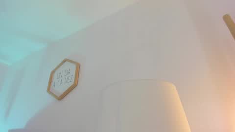 Hadid online show from 11-25-25, 09:26