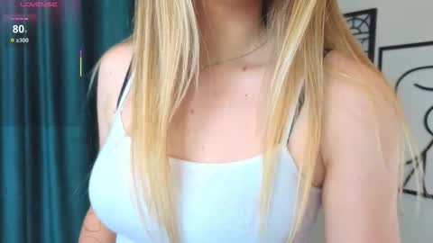 Hi Im Rebecca Glad to see you in my room  PVT is open online show from 09-14-25, 03:00