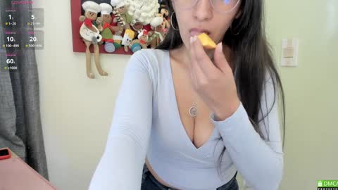 Hae-In online show from 12-19-24, 11:29