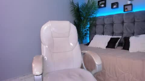 hailey_bieber_ online show from 02-13-26, 06:37