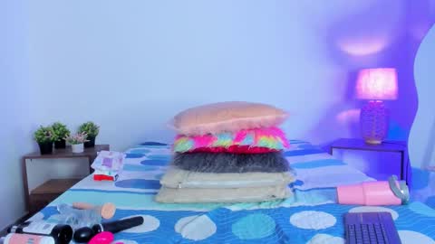 hailey_hadid online show from 10-16-25, 07:15