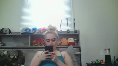 Snapshot of haileyakuma69 chatting on 12-22-24, 08:47 Hailey and d online show from 12-22-24, 08:47