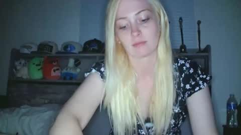 Snapshot of haileyakuma69 chatting on 09-28-25, 11:54 Hailey and d online show from 09-28-25, 11:54