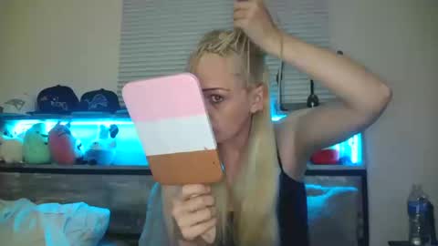 Hailey and d online show from 10-11-25, 11:36