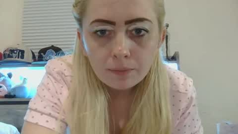 Hailey and d online show from 11-21-25, 10:52