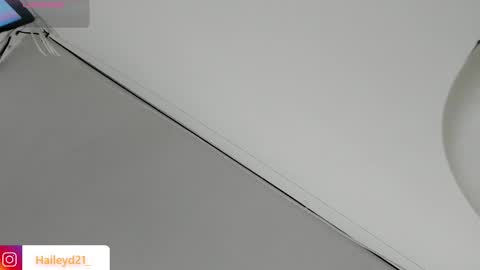 Hailey online show from 02-03-26, 01:48