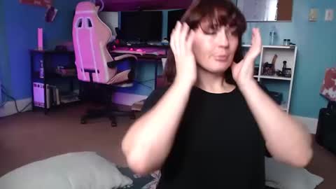 Snapshot of haileyharper chatting on 10-14-25, 03:46 Hailey Harper online show from 10-14-25, 03:46