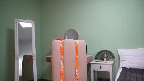 Hailey online show from 10-29-25, 04:15