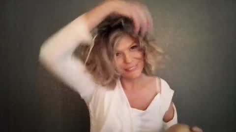 Hailey online show from 02-12-26, 07:42