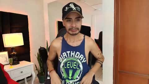 Snapshot of hairy_diamond chatting on 09-14-25, 06:34 H A I R Y D I A M O N D online show from 09-14-25, 06:34