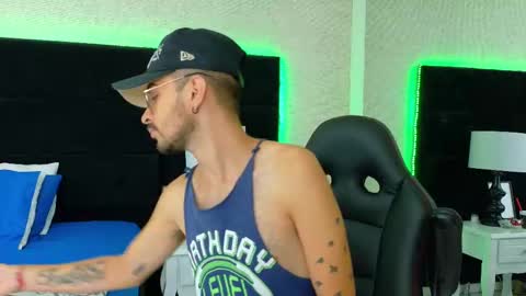 Snapshot of hairy_diamond chatting on 09-19-25, 03:52 H A I R Y D I A M O N D online show from 09-19-25, 03:52