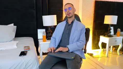 Snapshot of hairy_diamond chatting on 09-21-25, 03:41 H A I R Y D I A M O N D online show from 09-21-25, 03:41