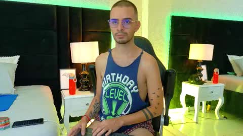 Snapshot of hairy_diamond chatting on 09-22-25, 03:30 H A I R Y D I A M O N D online show from 09-22-25, 03:30